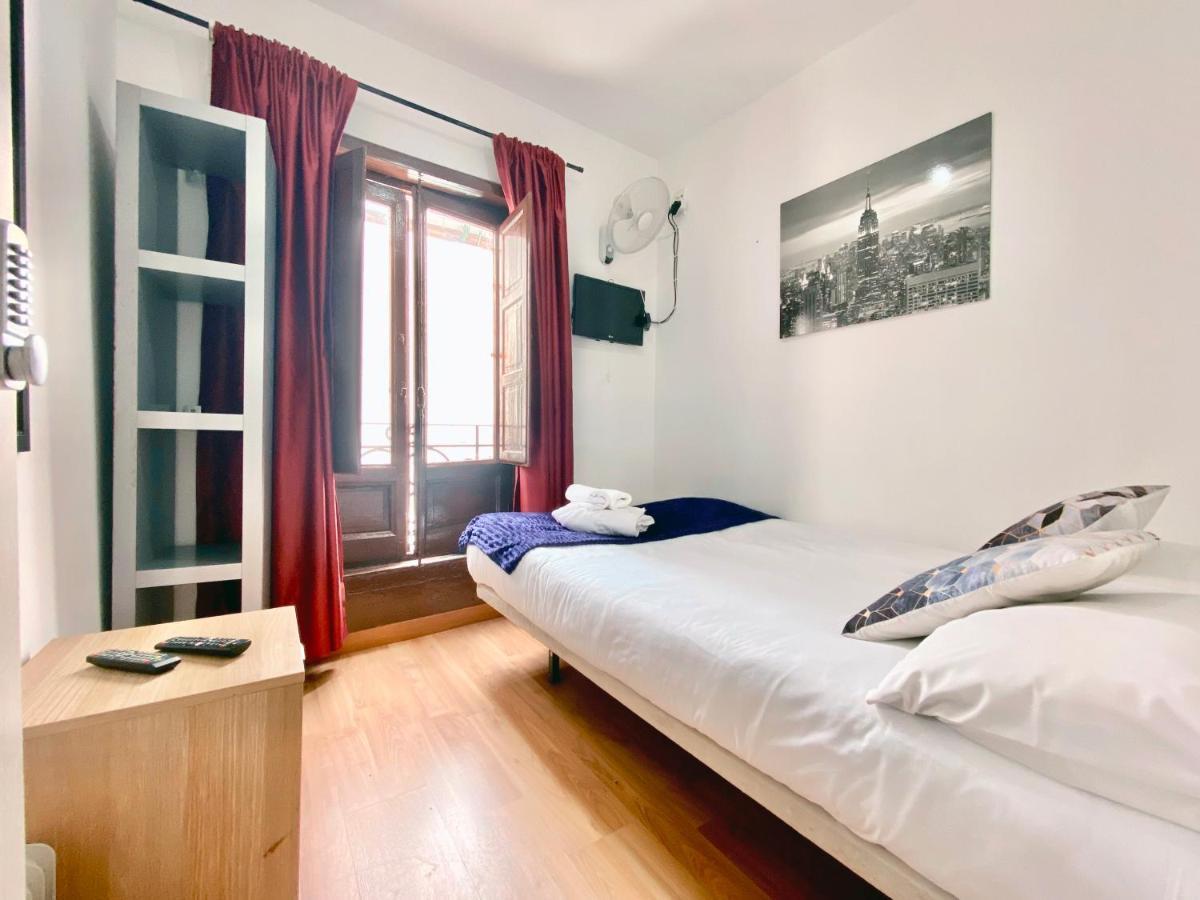 Gran Via Sol Rooms Мадрид Экстерьер фото